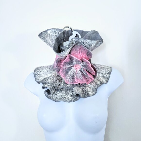 NWOT Handmade Felted Wool Wrap Scarf, Silk-Soft Nuno Felt, Women Neck Warmer - Picture 2 of 13